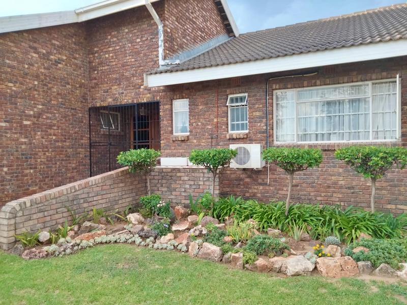 5 Bedroom Property for Sale in Douglas Northern Cape